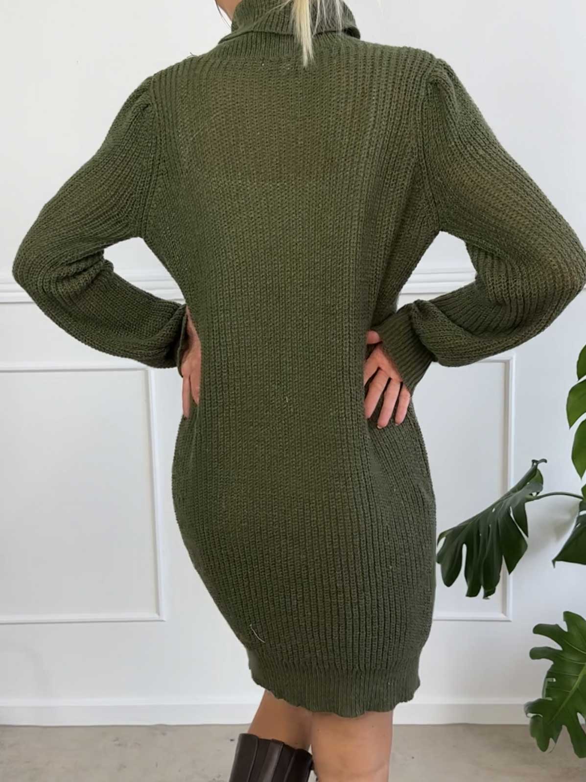 Teresa - Kort simpel strikkjole med turtleneck